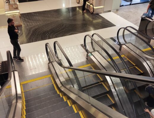 Avenue Mall