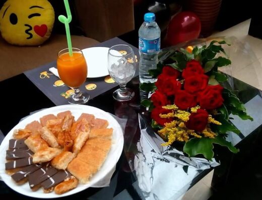 Emoji Cafe & Restaurant
