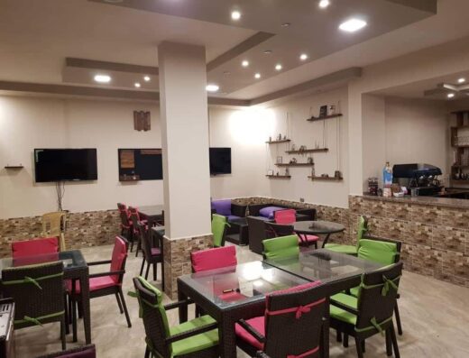 Nuts cafe