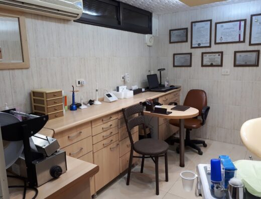 عيادة الدكتور خالد الحكيم لطب وتجميل الأسنان