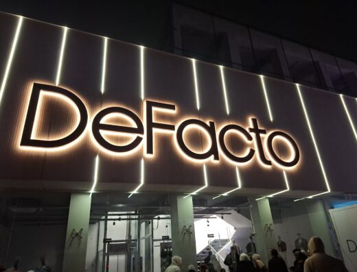 Defacto